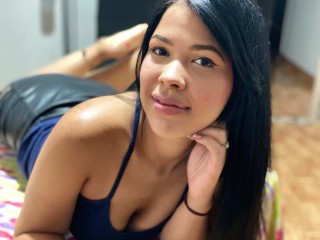 kailywoolf webcam girl as a performer. Gallery photo 2.