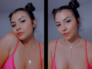 Phoe_be webcam girl as a performer. Gallery photo 8.