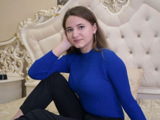 EmilyFinncher webcam girl as a performer. Gallery photo 1.