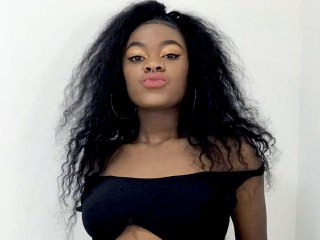 KendallThunder webcam girl as a performer. Gallery photo 1.