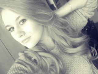 MollyGoldX webcam girl as a performer. Gallery photo 1.