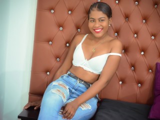 Rossalie_Hill webcam girl as a performer. Gallery photo 1.