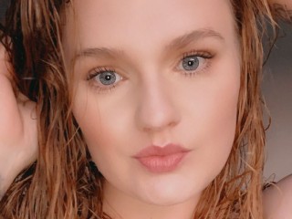 alluring_ALICE webcam girl as a performer. Gallery photo 3.