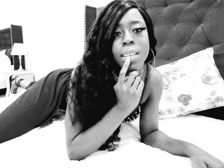 KeillyRosse webcam girl as a performer. Gallery photo 1.