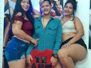 Hot_girls_threesome_x