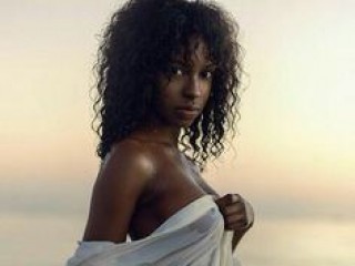 laruedumont webcam girl as a performer. Gallery photo 1.