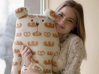 HOLLY_DOLL webcam girl as a performer. Gallery photo 2.