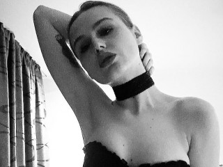 BonnieBluee webcam girl as a performer. Gallery photo 2.