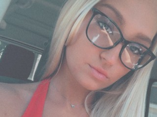 RollsRoyce webcam girl as a performer. Gallery photo 1.