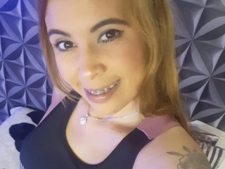 SaraBrow webcam girl as a performer. Gallery photo 4.