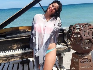 Hotbrunett67 webcam girl as a performer. Gallery photo 3.