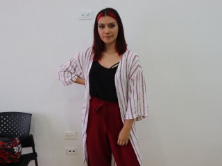 Emiliesharman webcam girl as a performer. Gallery photo 1.