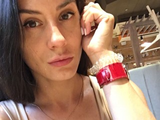 Anislee webcam girl as a performer. Gallery photo 1.