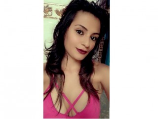 Gialatinhot webcam girl as a performer. Gallery photo 7.