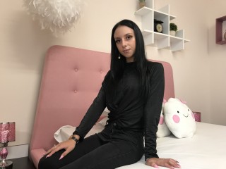 TRACIYE webcam girl as a performer. Gallery photo 1.