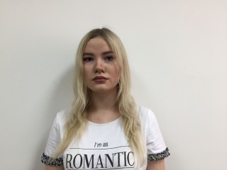 SueGimson webcam girl as a performer. Gallery photo 1.