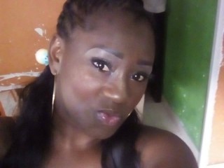 EmilyParkerx webcam girl as a performer. Gallery photo 1.