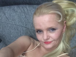 CristiRose webcam girl as a performer. Gallery photo 2.