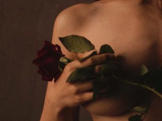 ArleenQ webcam girl as a performer. Gallery photo 4.